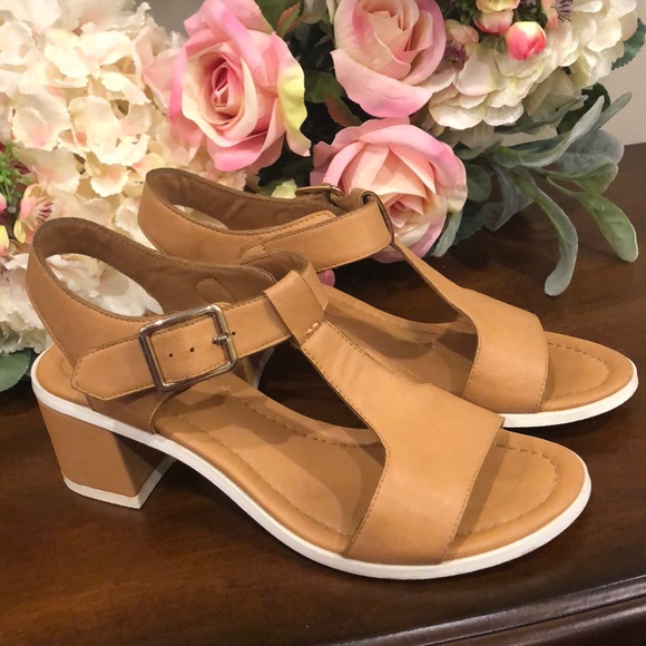 Urban Outfitters Cooperative Sandals Size 6M - Picture 1 of 5